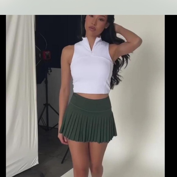 Goldhinge Green Pleated Skirt - Picture 7 of 7